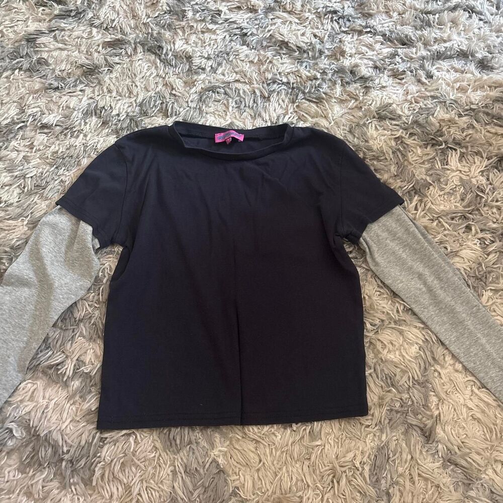 Edikted Women's Black and Navy Crop-top